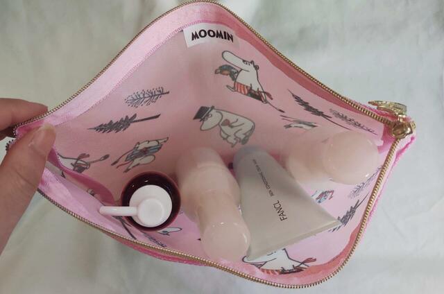 大サイズは、大きめの化粧ボトルやメイク落としなどもスッポリ