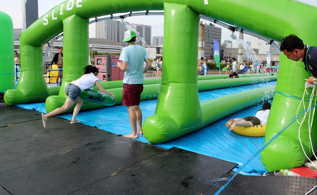 スライド・ザ・シティ/イベントの模様