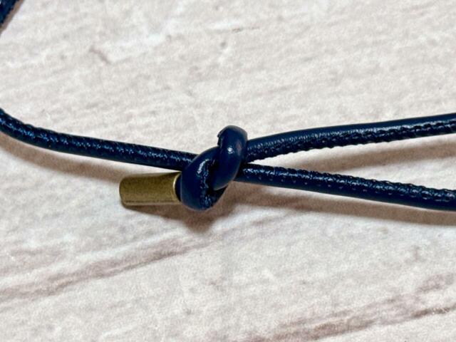 ショルダーストラップはレザー調の素材で高級感◎