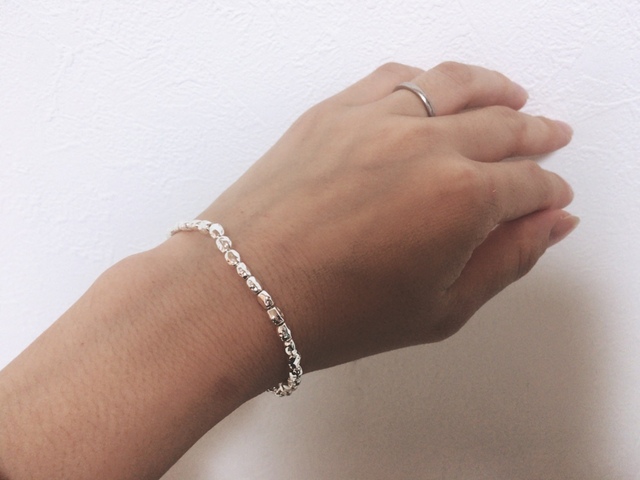 【beller shiny pebbles bracelet】ゴムで装着