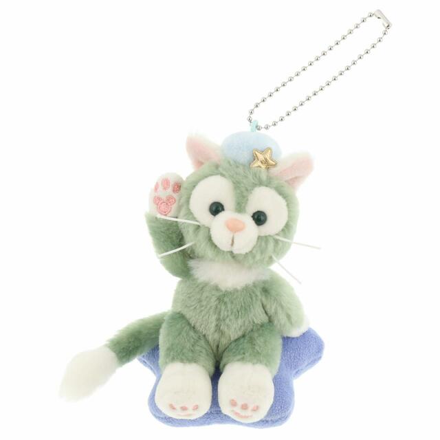 ぬいぐるみバッジ 2,200円｜サイズ：高さ約12cm｜「ダッフィー＆フレンズのサマーナイト・メロディー」スペシャルグッズ｜東京ディズニーリゾート40周年“ドリームゴーラウンド”｜発売日：2023年7月3日（月）｜販売店舗：東京ディズニーシー「マクダックス・デパートメントストア」