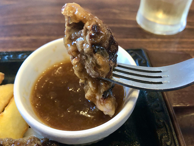 【ステーキガスト　超粗びきステーキバーグ約120g×2】選べるソースにつけていただきます　今回は和風おろしソースをチョイス