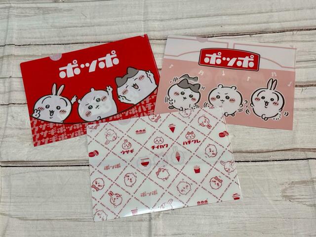 柄が異なるA4サイズのクリアファイルが3枚入っています