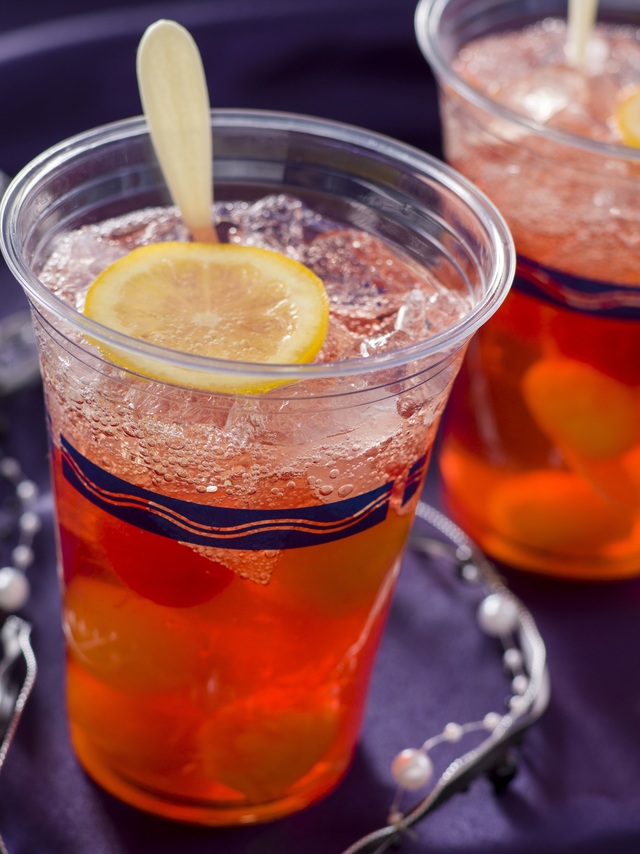 ユカタン・ベースキャンプ・グリル「スパークリングカクテル（ワイン＆フルーツ）」680円