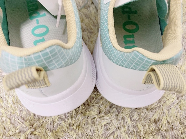 【ワークマン アスレシューズハイバウンスオーバードライブ】中敷にもロゴが