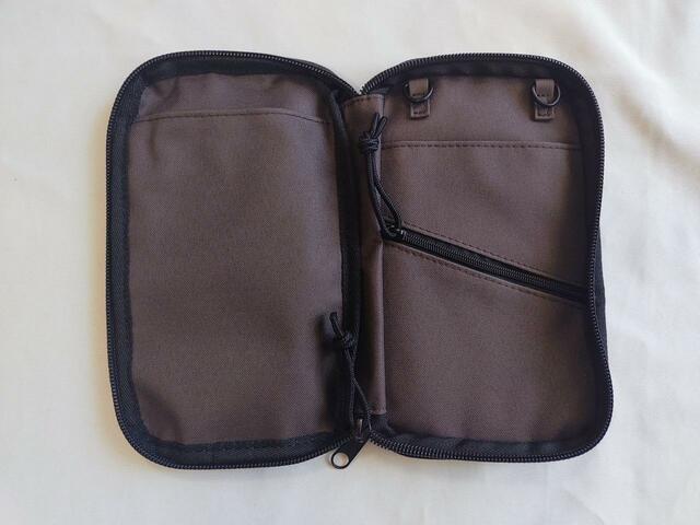 デザインを変える時は、ファスナーを開けてひっくり返す