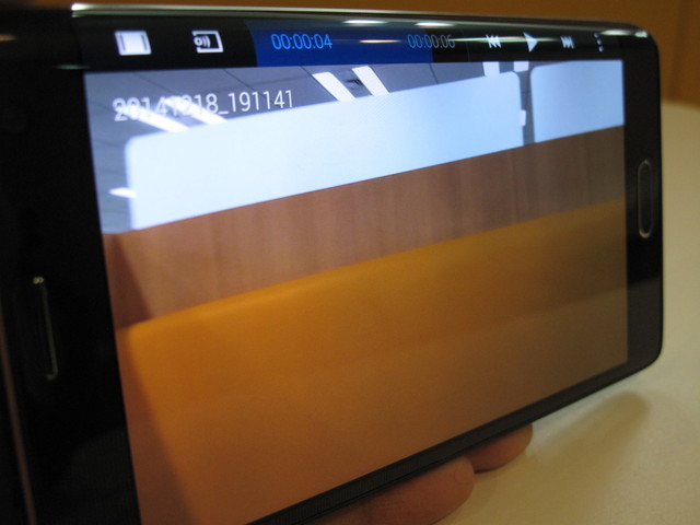 サムスン：GALAXY Note Edge　映像視聴時