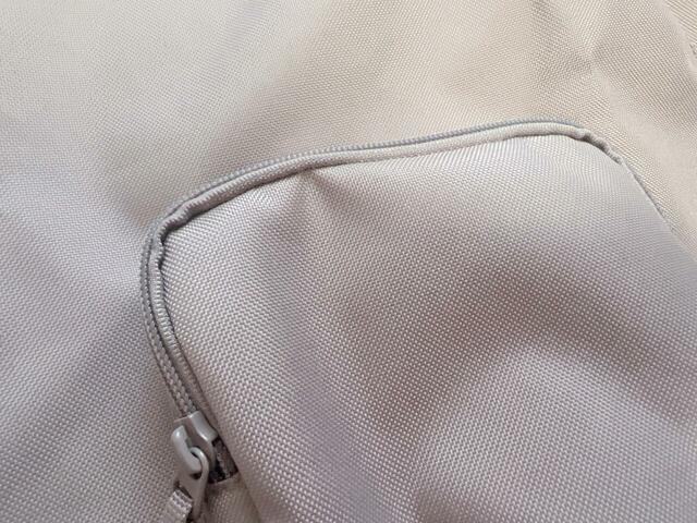 ファスナー付きなため、防犯上も安心