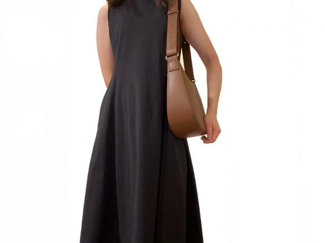 【ユニクロ レザータッチワンハンドルバッグ】ベルトの中間地点の長さはこれくらい