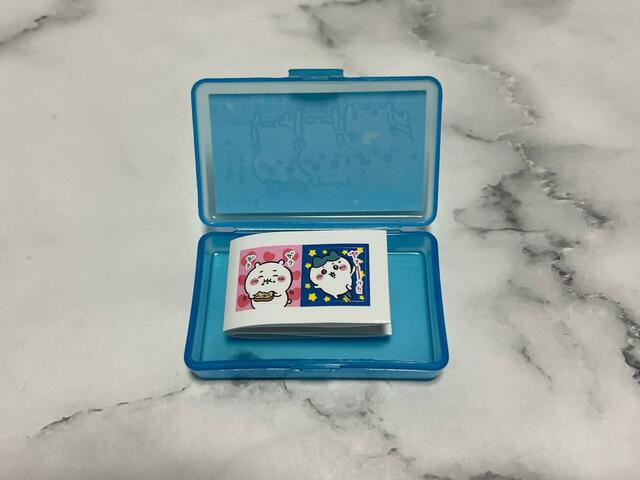 中にはシール入り！