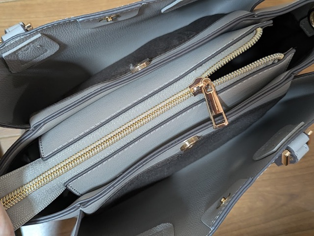 【ハニーズ　軽量両あおりハンドバッグ】ゴールドの高級感あるファスナーで高見えします◎