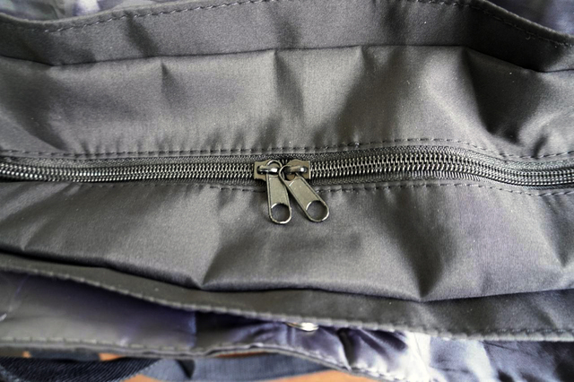 使いやすいダブルジップ仕様