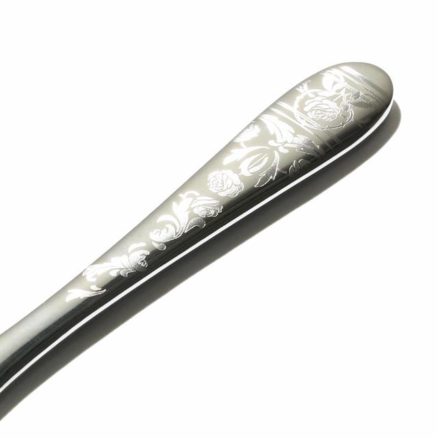 持ち手にレーザー加工でANNA SUIの柄を施した美しいカトラリーシリーズです♪