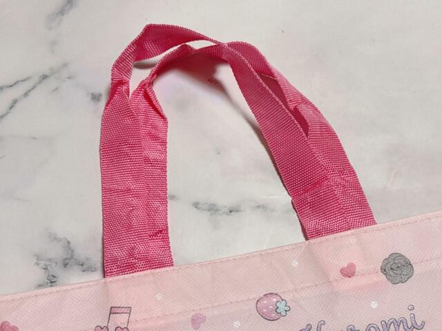 持ち手は腕にかけられる長さ