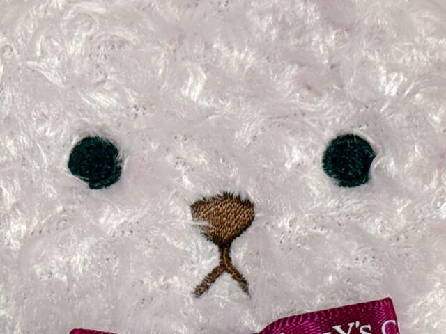まるでいちごミルクのようなカラー!お顔は刺繍で描かれています