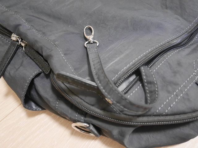 【ベルメゾン　モッテミー荷造り上手な3WAYボストンバッグ】ポケットには便利なキーフックつき！