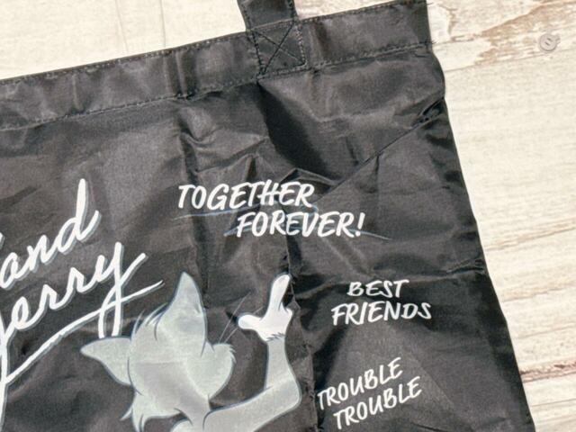 「TOGETHER FOREVER」「BEST FRIENDS」などの胸熱なワードの落書きも！