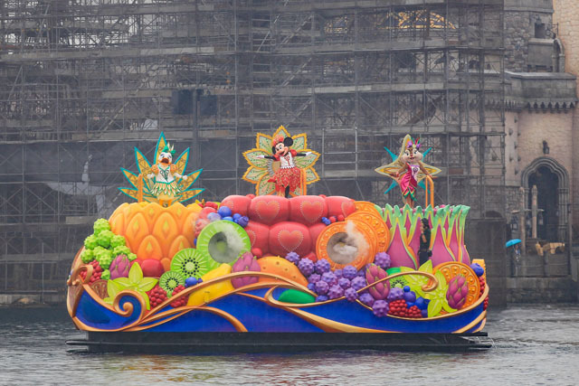 「ミニーのトロピカルスプラッシュ」／TDS「ディズニー・サマーフェスティバル」2015（撮影：YOSHI）