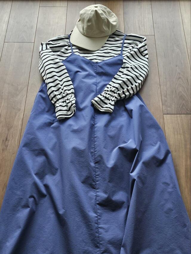 【無印良品 乾きやすいブロードキャミソールワンピース】春はキャップや長袖トップスでカジュアルコーデも◎