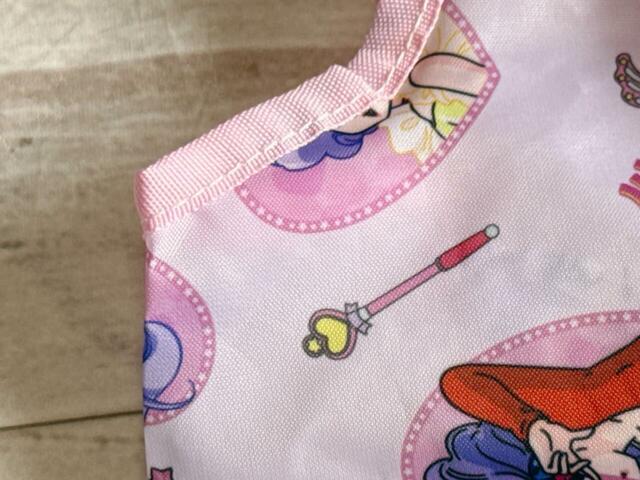 素材はポリエステル。厚手で丈夫な生地がうれしい!