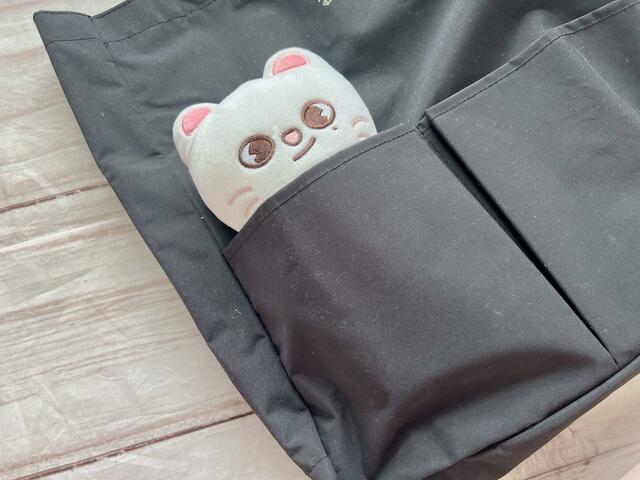 フロントポケットに推しのぬいぐるみを入れるとかわいい♪