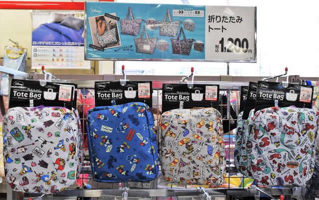 旅行に便利な折り畳みトート