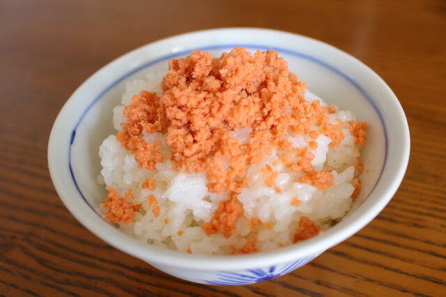 【ロピア 焼鮭ほぐし 120g 299円】細かめにほぐしてあるので、ごはんに混ざりやすいですよ♪