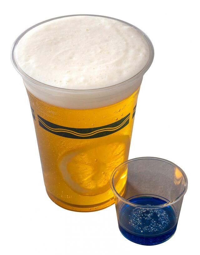 ビアカクテル（レモンジンジャーシロップ＆ブルーシロップ） 780円｜東京ディズニーリゾート40周年“ドリームゴーラウンド”スペシャルメニュー