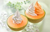 「【札幌やおきゅう】生メロンソフトクリーム」＜価格：（シングル）税込1,650円／（ダブル）税込1,980円＞【【福岡】ひんや〜りしたい人集まれ！「生メロンソフトクリーム」や「冷たいラーメン」で涼しむ『夏の北海道展』開催！】　