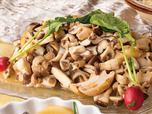 「つぶ貝と茸の和風マリネ」<期間:2026年9月19日~22日>【ライブキッチンで焼き上げる「サーロインステーキ」が食べ放題!東京ベイ舞浜ホテルの『シルバーウィーク限定ランチビュッフェ』が超豪華!】