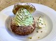 【Pistacchieria Cafe(ピスタチオ・カフェ)】スイーツ好きを幸せにしてくれる「ピスタチオ シュークリーム」