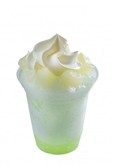 クリーム・シェイブアイス（梨）単品460円、スーベニアカップつきはプラス360円