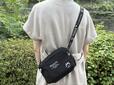 【スヌーピー ショルダーバッグ】ショルダーストラップの長さを調節すれば、斜め掛けにもできます