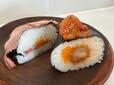 【ロピア 小林さんちのおにぎり】半分に切って2つの味わいを楽しむのも贅沢！