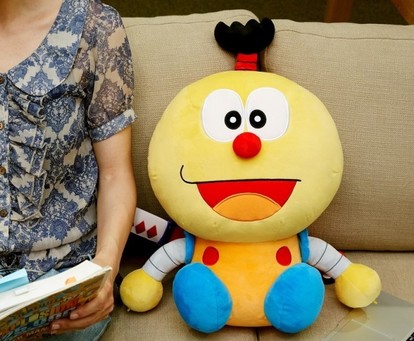 一緒に頑張るナリ キテレツ大百科 コロ助pcぬいぐるみが発売決定 風呂敷モチーフのアームレストつき Medery Character S