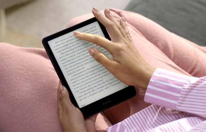 荷物も機能も身軽が良い。 New Kindle「Paper white」で、読書専用端末