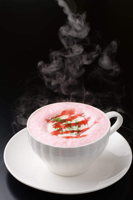 「あまおうホワイトチョコレートラテ」450円 ※1日10杯限定 ※ｽｲｰﾂﾌｫﾚｽﾄ限定