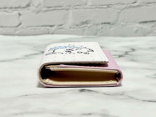 厚みは2cm。たくさん入りそう！【アベイル×ちいかわ】名刺入れ（ちいかわ）※モモンガデザインの名刺入れ：1,980円（税込）