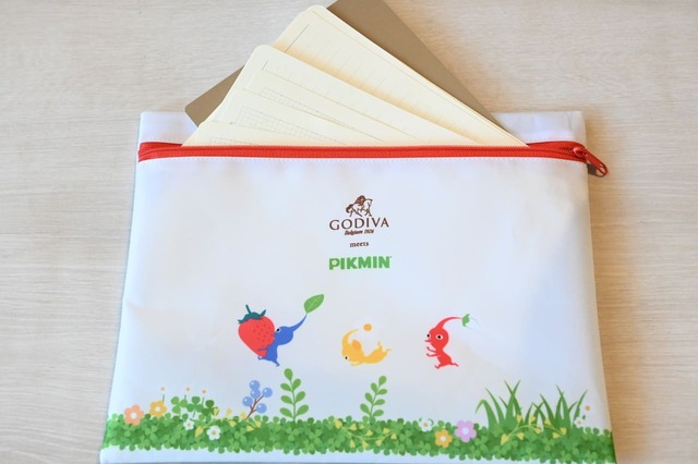 【「ゴディバ meets ピクミン」コレクション】A5サイズが入る大きさのポーチです