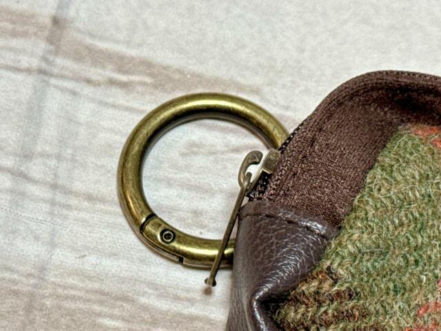 リングカラビナ付きでバッグにつけて持ち歩けます♪