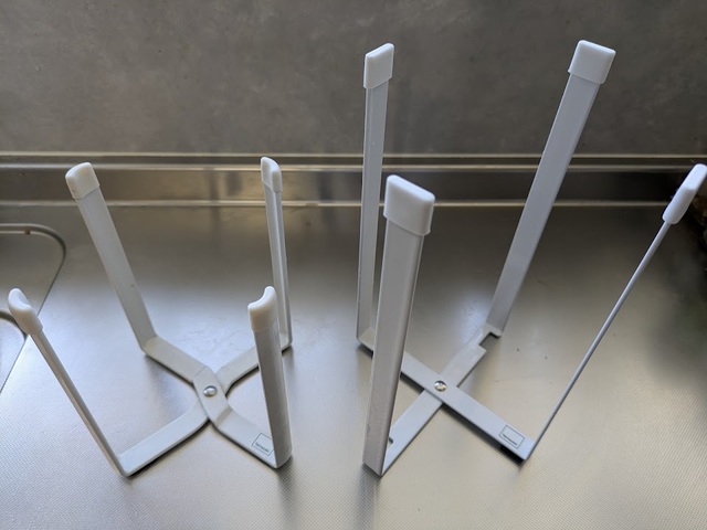 【山崎実業 tower ポリ袋エコホルダー】生ごみなどの袋をセットするならMサイズ(左)、水筒などを干すならLサイズ以上がおすすめ!