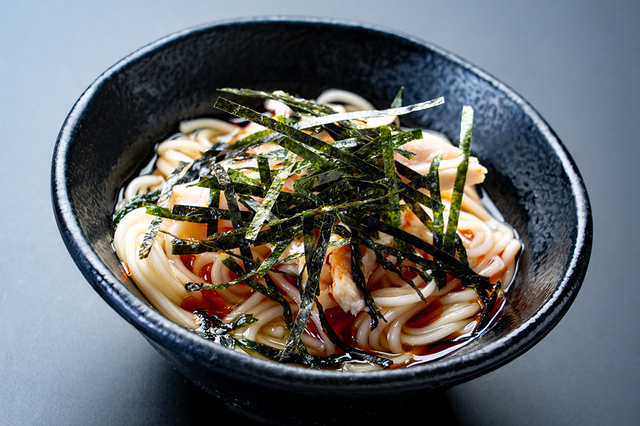 「【HOT】〆の冷やし辛鶏めん」＜218円（税込）＞【辛さのHOT？さっぱりのCOOL？ジャンボ焼き鳥が楽しめる「90分飲み放題付きコース」新登場】