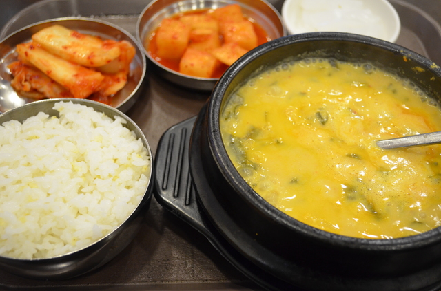 『サムサム・クッパ』のコンビジは少しだけ辛味付けしてあるタイプ。5000ウォン