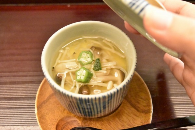 出汁をたっぷり使った茶碗蒸し