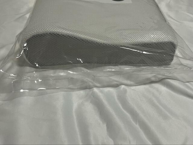 【ニトリ　3次元立体構造まくら】ビニールに入った状態で売り場に置いてあります