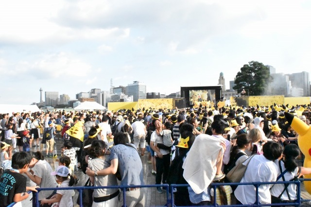 会場のあっちこっちから叫び声が上がる