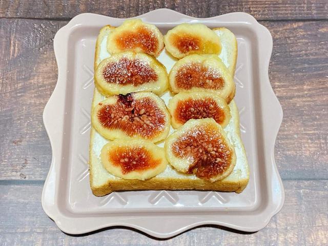 無花果を並べていきます