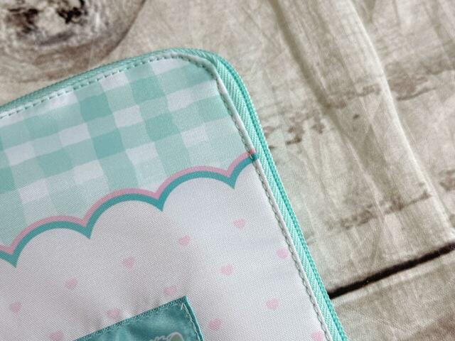 スカラップで切り替えられた上部はミントグリーンのギンガムチェック柄。レトロでTHE 80'Sな雰囲気!