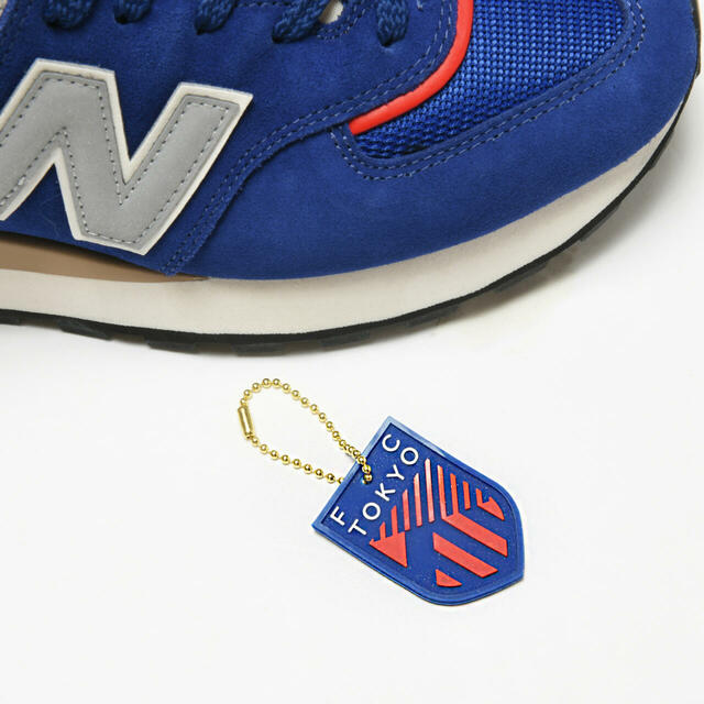 【ニューバランス 574 Legacy FT】エンブレムのスペシャルキーチャームも付属！