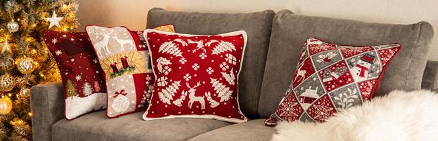 【ニトリ】クリスマスファブリック：クッションカバー(ウォームクリスマス)  799円(税込)